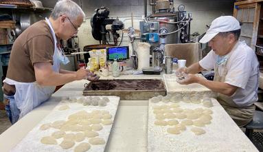 movie still from benkyodo 2 men making monju in their shop